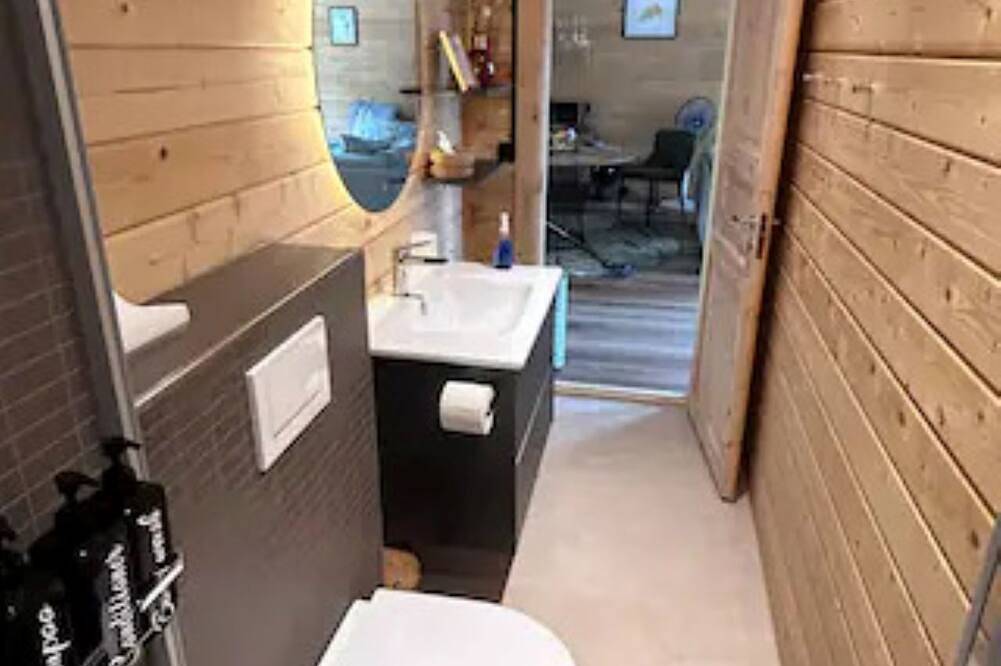 Idyllic 2-bedroom cottage in stunning Vitznau with Lake & Mountain views + Wifi in Vitznau, Vierwaldstättersee