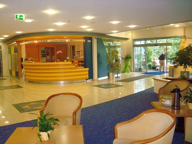 Hotel, mit Terrasse und Pool