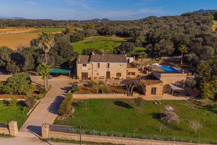 Finca für 8 Personen, mit Terrasse und Garten sowie Pool in Cas Concos