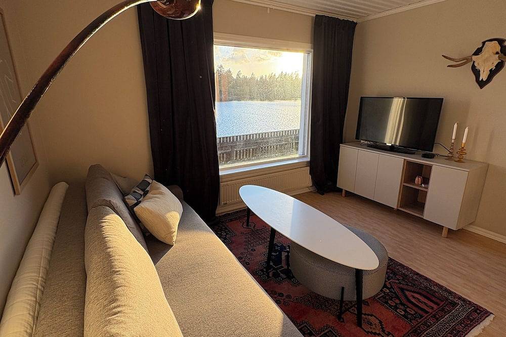 Waterfront Guesthouse with Private Dock & Rowboat in Lilla Edet, Vänern