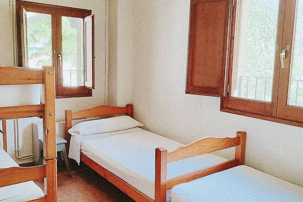 Albergue rural en plena naturaleza. Desconexión, senderismo, esquí y montañas! in San Lorenzo de Morunys, Pirineo Catalan