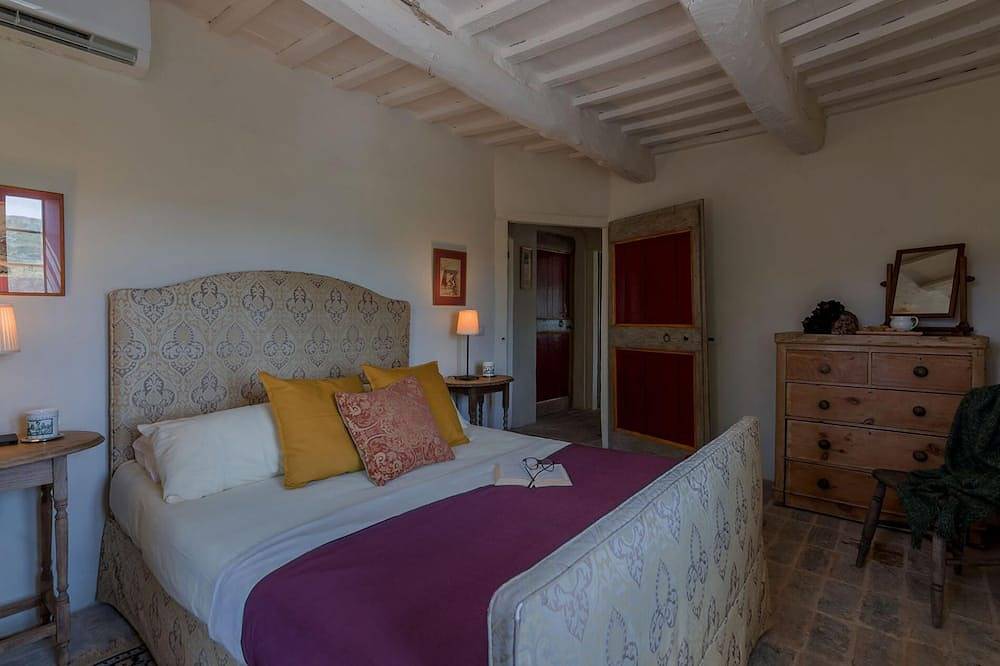 Casa Antonio 8 - Four Bedroom Villa, Sleeps 8 in Mogliano, Provincie Macerata