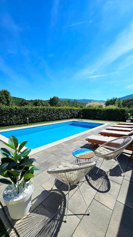 Villa pour 7 personnes, avec piscine ainsi que jardin et vue à Sinj - 2