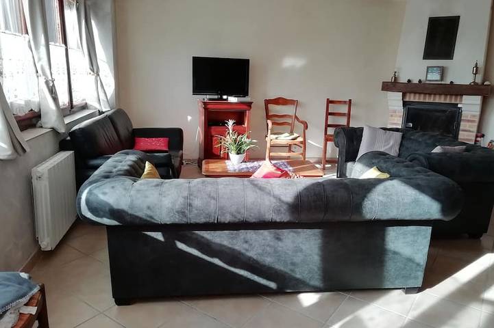 Gîte pour 10 personnes, avec Terrasse et Jardin à Reugny