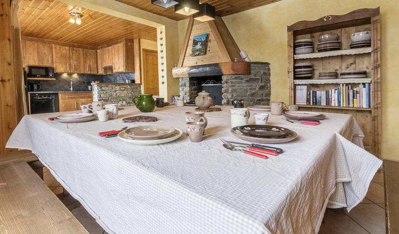 Chalet pour 6 personnes, avec jardin ainsi que vue et piscine, animaux acceptés à Bonneval-sur-Arc