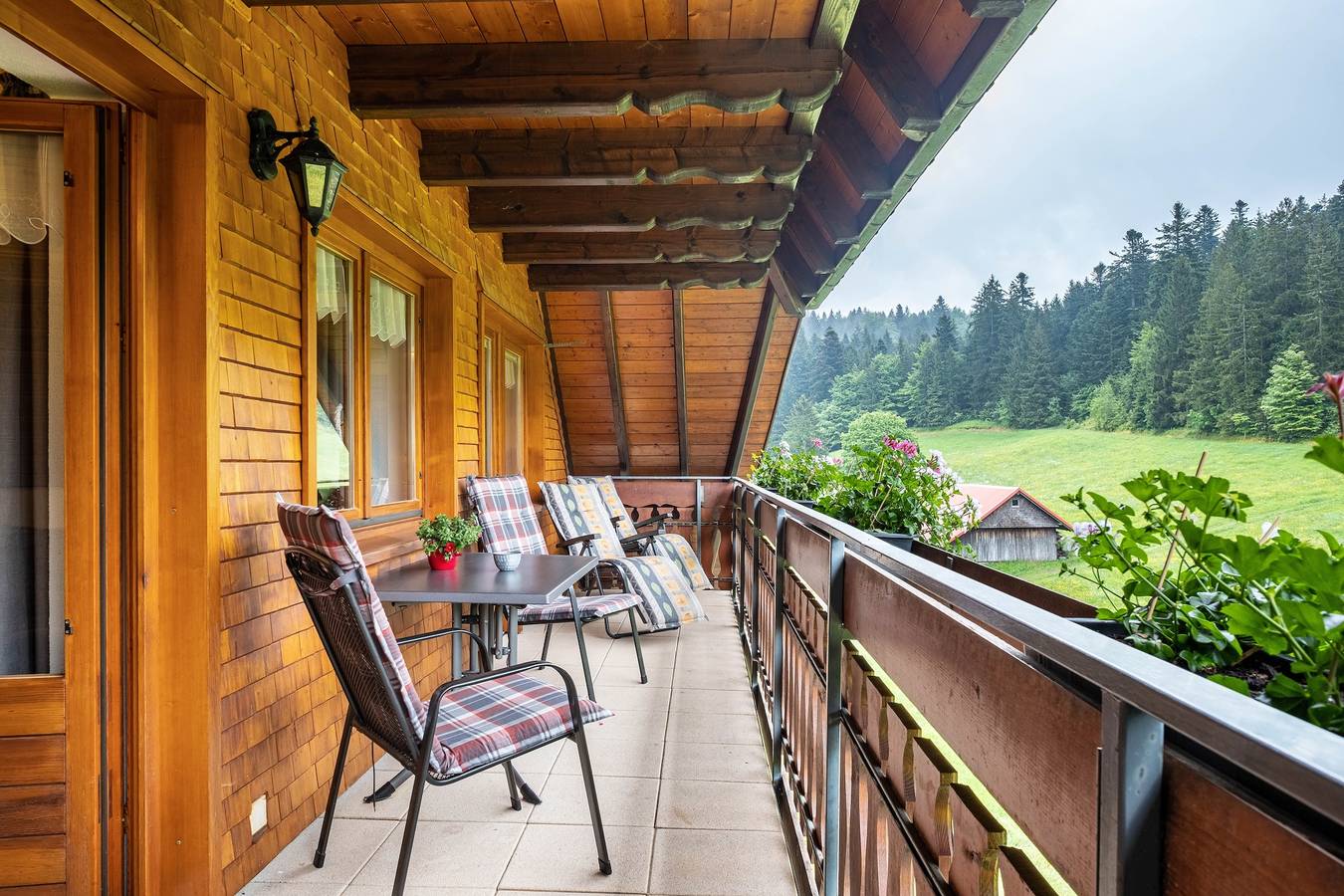 Ganze Wohnung, Ferienwohnung 'Flieder' mit Bergblick, Gemeinschaftsgarten und Wi-Fi in Sankt Märgen, St. Märgen