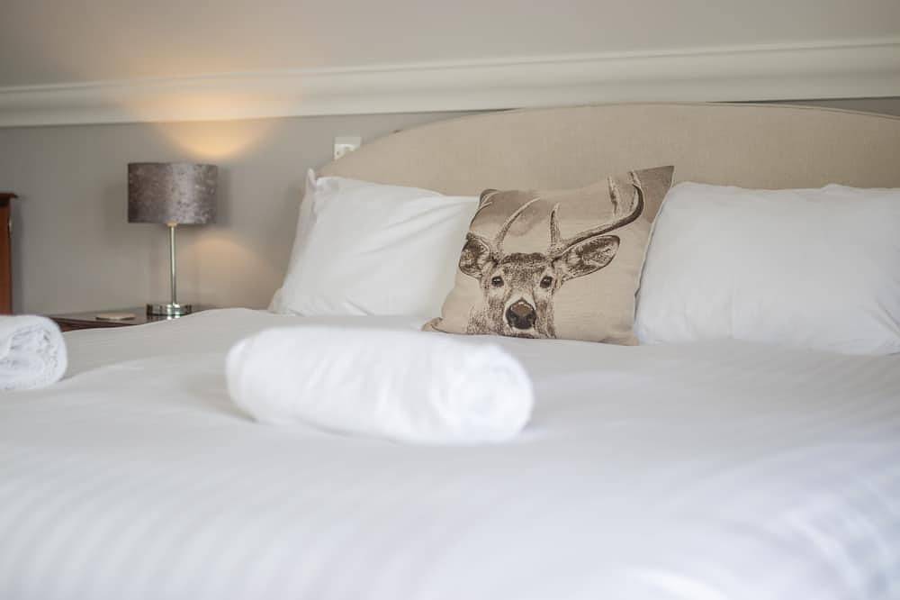 Creinch Lodge-Sleeps 2 - sleeps 2 guests  in 1 bedroom in Loch Lomond, Argyll & Bute