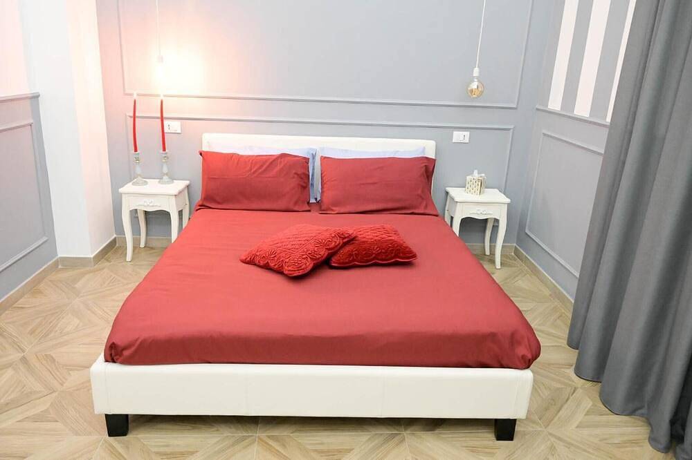 Bed and Breakfast 'Camera Queen - Orchidea Celeste' con Vista Mare, Wi-Fi e Aria Condizionata in Manfredonia, Gargano