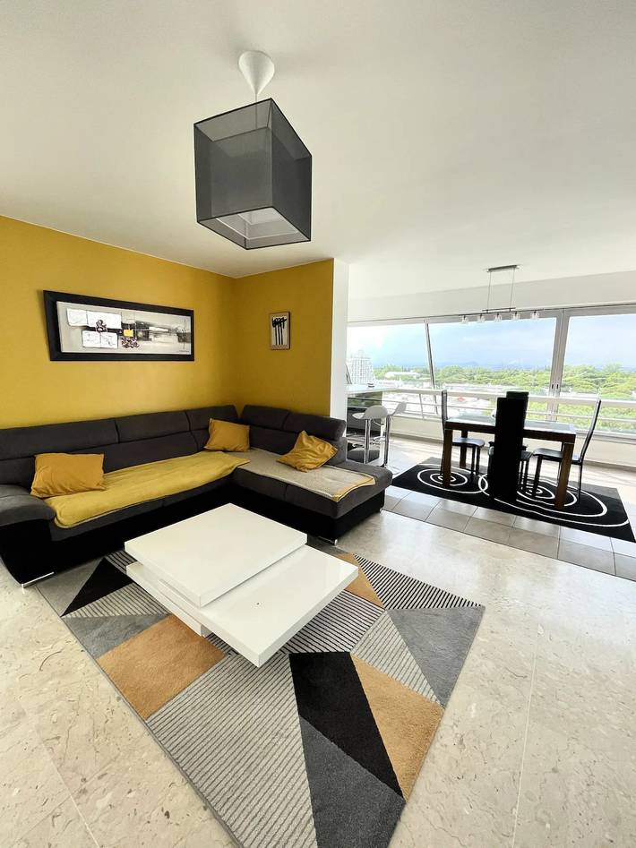 Gîte pour 8 personnes, avec Terrasse et Piscine dans Office De Tourisme La Grande Motte