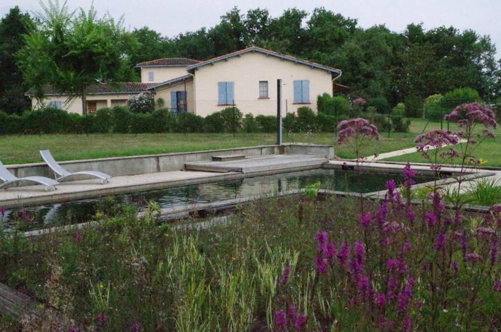 Maison d’hôte pour 3 personnes, avec piscine et terrasse ainsi que jardin et vue