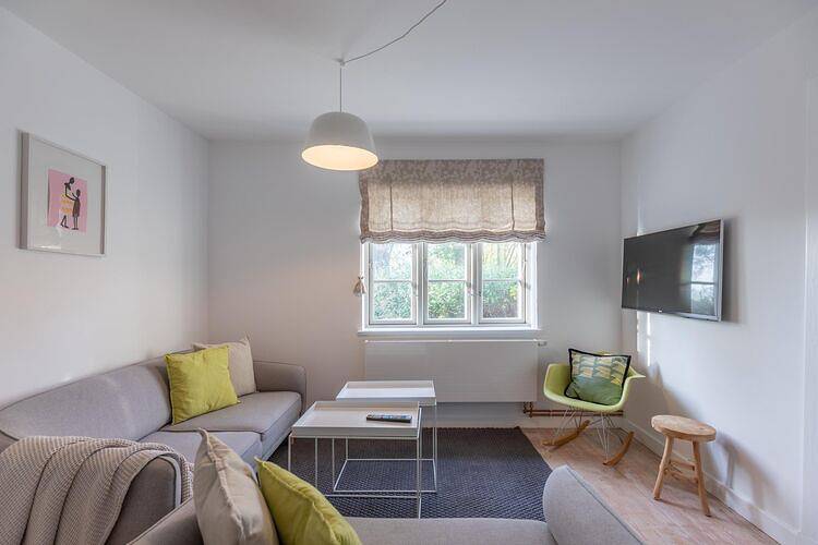 Reetgedecktes Ferienhaus mit Kachelofen in Tetenbüll, Eiderstedt