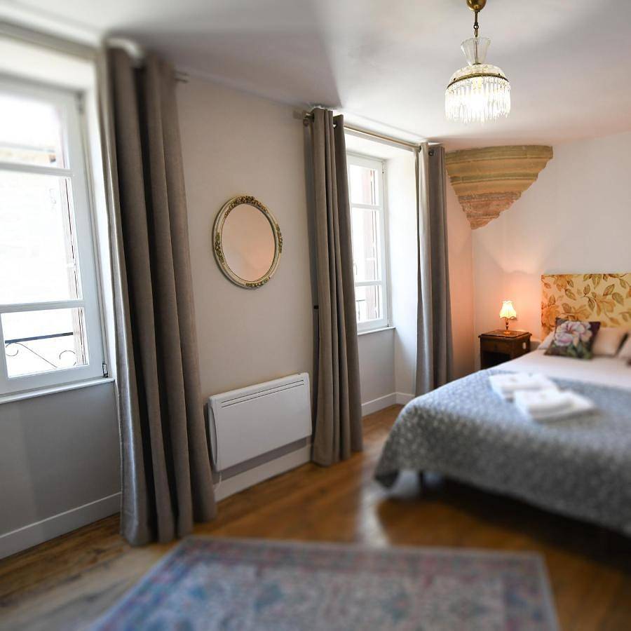 Double Room with Private Bathroom in Treignac, Région de Tulle