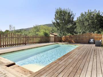 Gîte pour 4 personnes, avec jardin et piscine dans l' Hérault