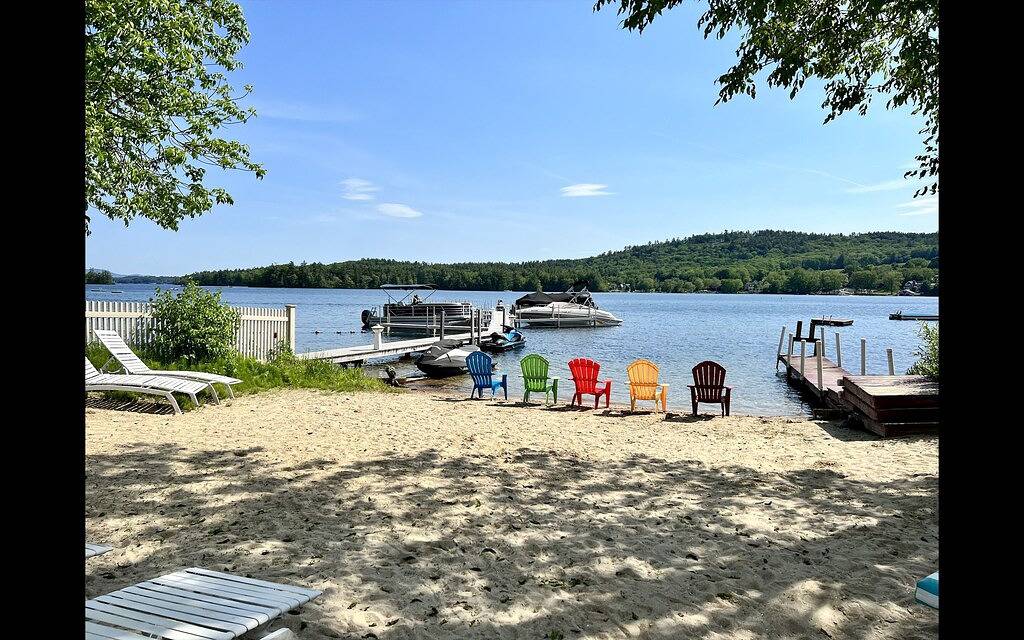 Lake Winnie Waterfront cottage w/ sandy beach, short walk to best spots in town! in Moultonborough, Lake Winnipesaukee