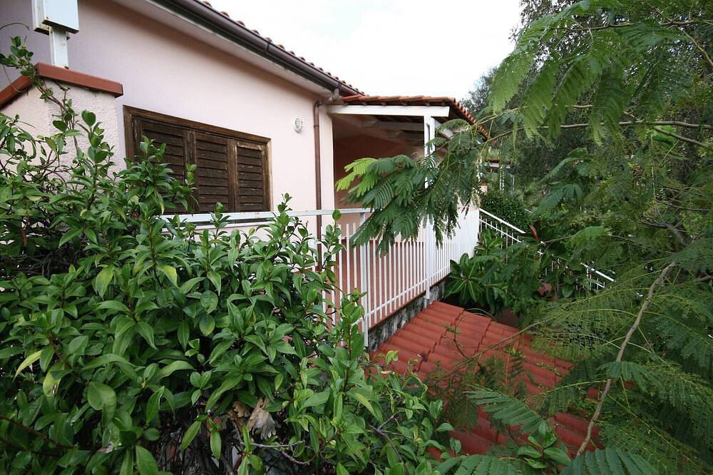 Entire apartment, Cilento Getaway w/ Terrace in Centola, Cilento
