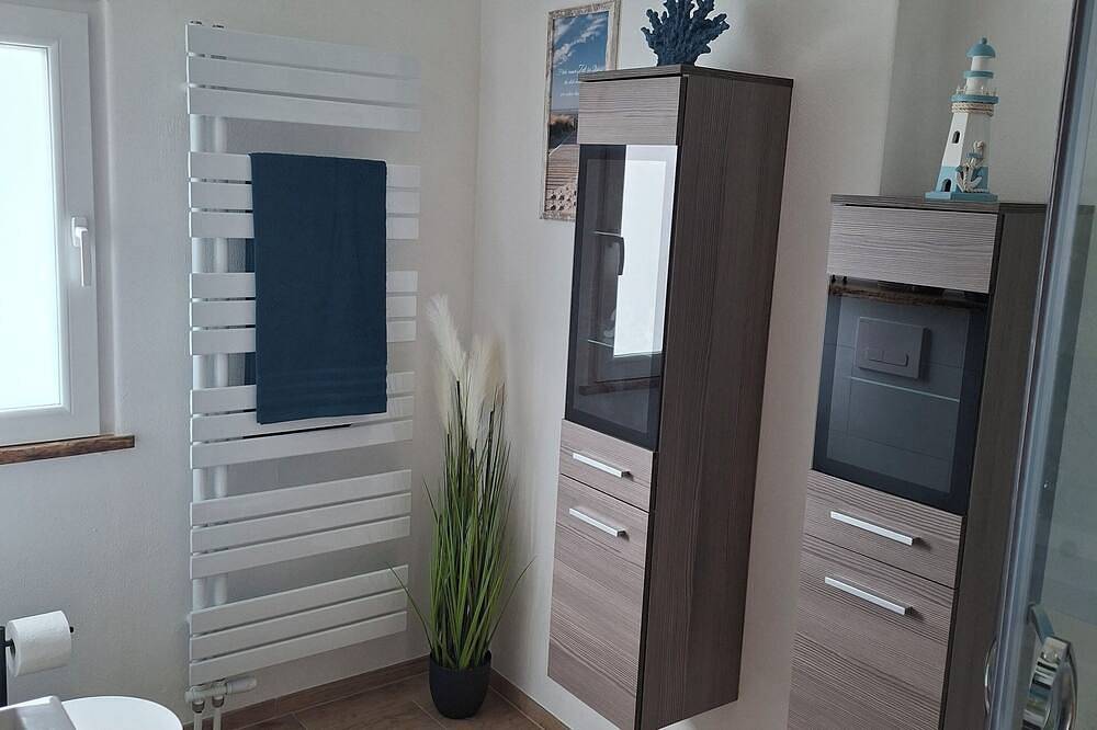 Ganze Wohnung, Frisch sanierte Ferienwohnung mit eigenem Garten in Celle, Aller-Leine-Tal