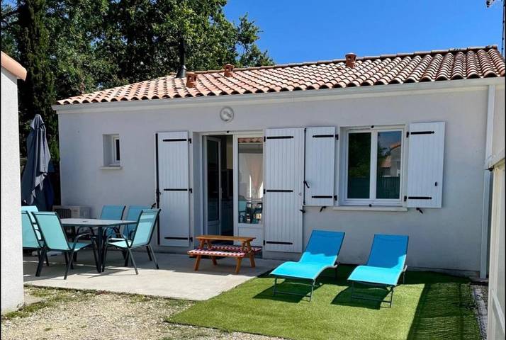 Location de vacances pour 4 personnes, avec terrasse à Étaules