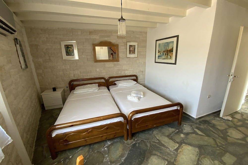 Familienfreundliches Fischerhaus Direkt am Strand in Ververouda, Kranidi