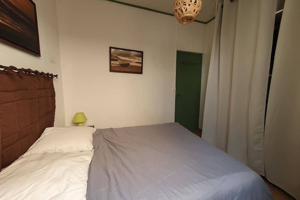 Appartement entier, Appartement climatisé en en rez-de-chaussée de chalet, à 200m de la plage in Plage des Chalets, Gruissan