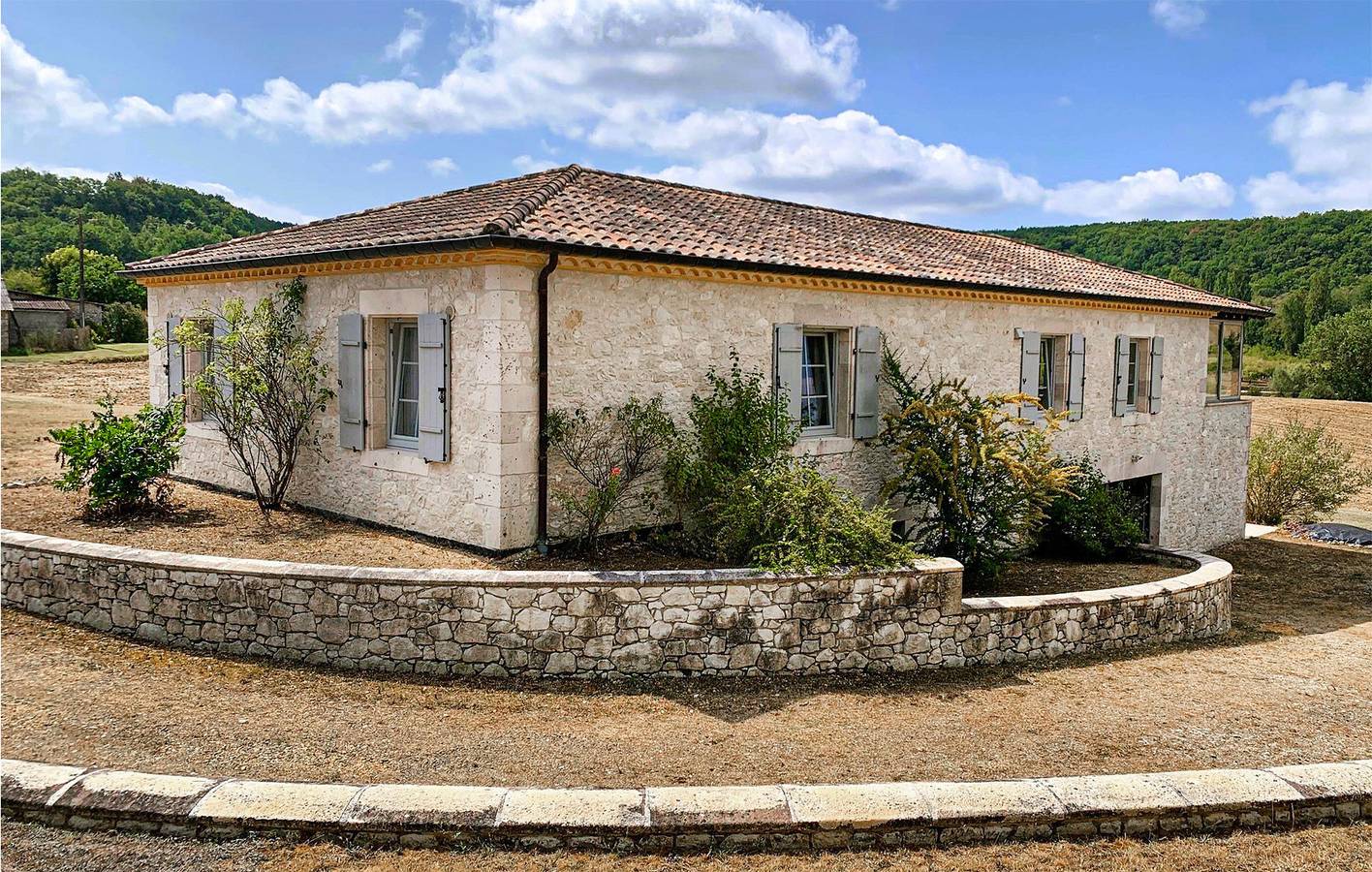 Appartement confortable de 185 m² avec piscine, parking et Internet - Anthé 1,5 km in Anthé, Région de Villeneuve-sur-Lot