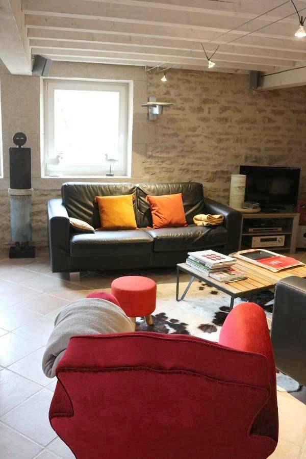 Location de vacances pour 7 personnes, avec piscine ainsi que vue et jardin à Levernois - 4