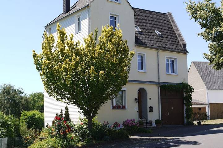 Ferienwohnung für 5 Personen, mit Garten und Balkon, mit Haustier