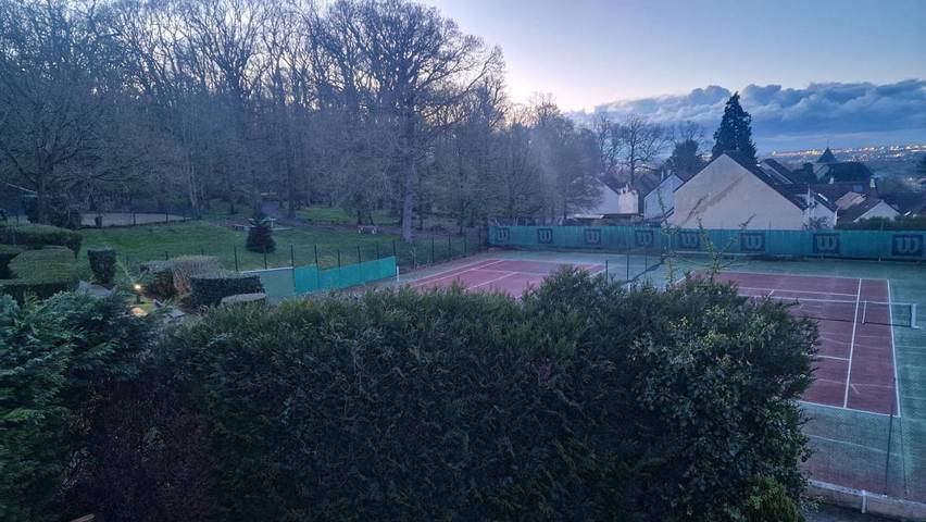 Gîte pour 2 personnes, avec jardin ainsi que balcon et vue à Vaujours