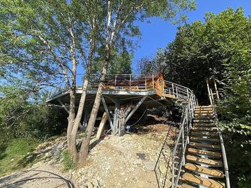 Gîte pour 4 personnes, avec terrasse et jacuzzi dans le Jura