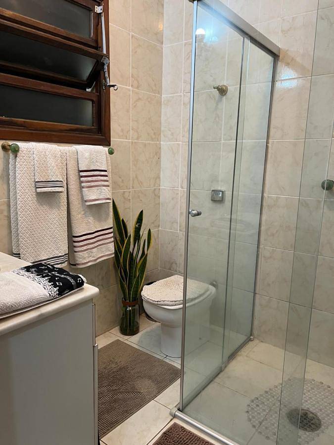 Casas e apartamentos de temporada para 4 pessoas, com piscina e jardim em Itapecerica da Serra