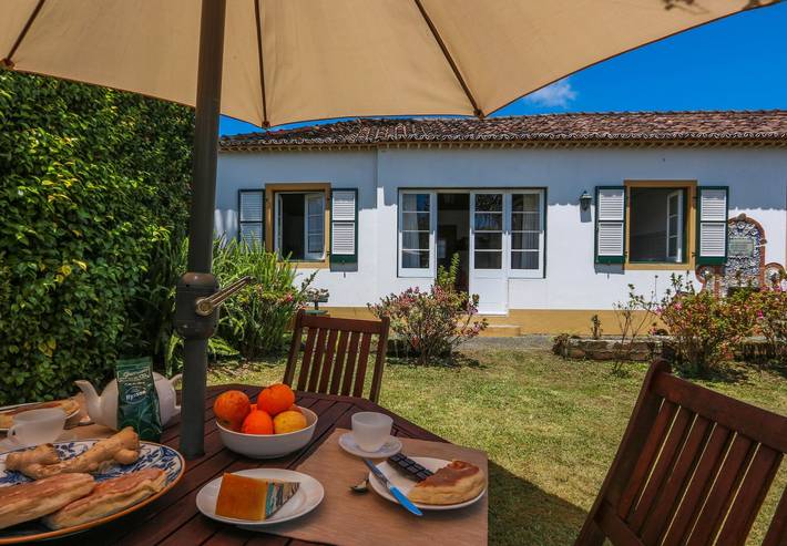 Location de vacances pour 2 personnes, avec jardin dans Furnas