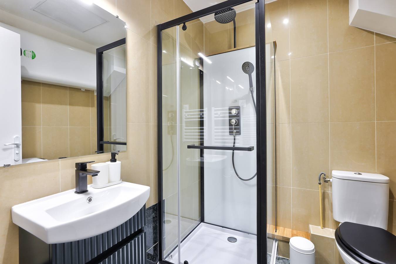 Appartement entier, Le Poulidor, à 15 min de Paris in Saint-Ouen, Seine-Saint-Denis
