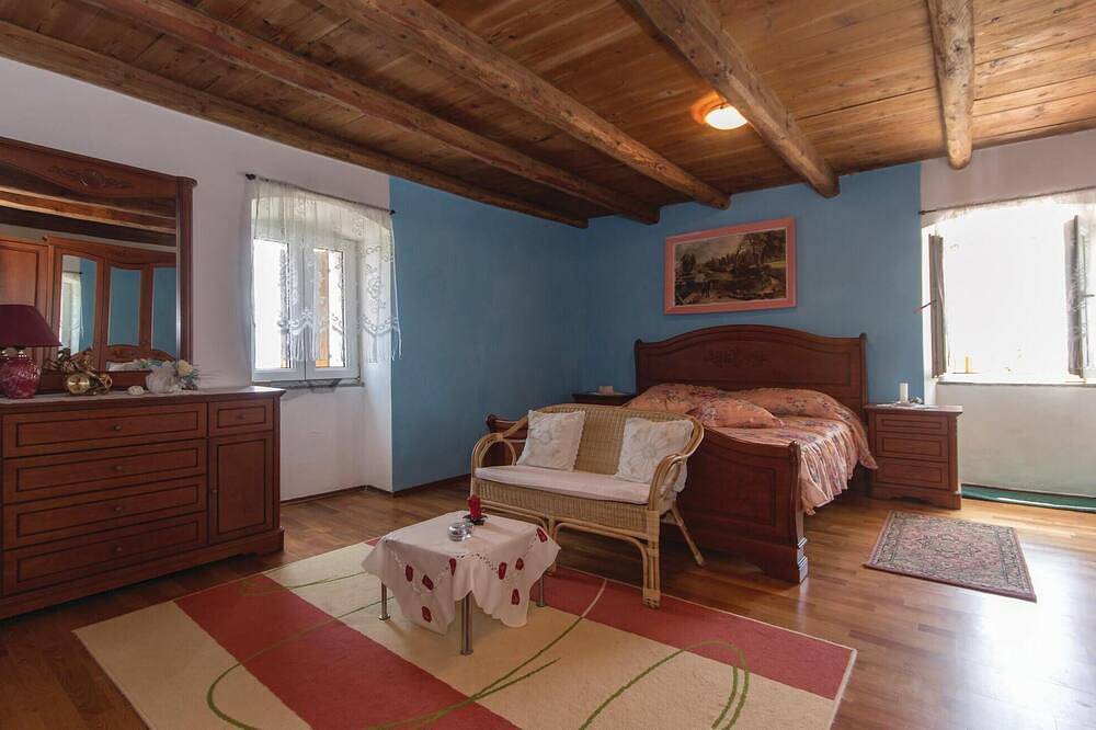 Gezellig huis met 4 slaapkamers in. in Marčana, Zuidkust Istrië