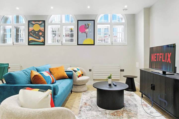 Glamping for 12 people, with garden in Birmingham