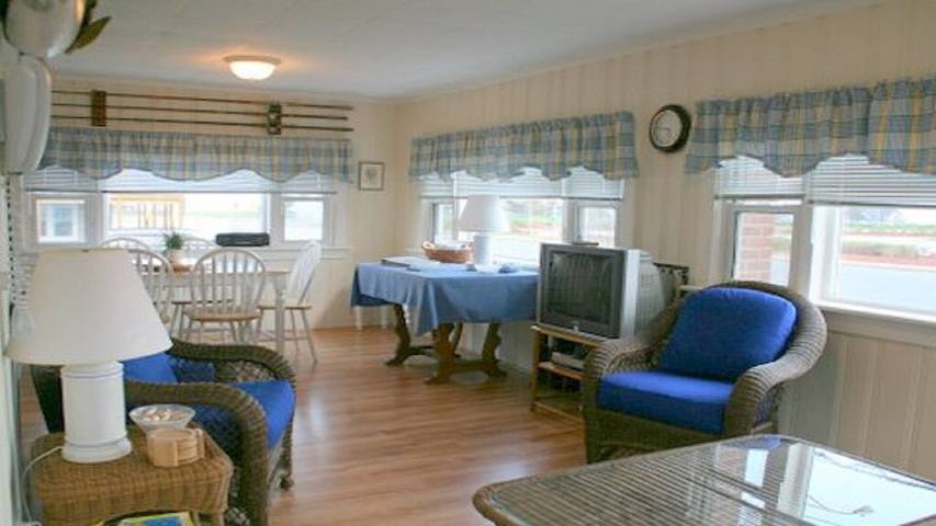Vacation rental for 8 people, with yard in Narragansett