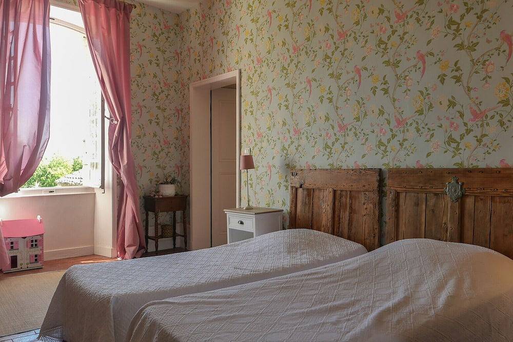 Grande maison bourgeoise avec piscine au cœur de la Drôme Provençale in Rochegude, Région de nyons