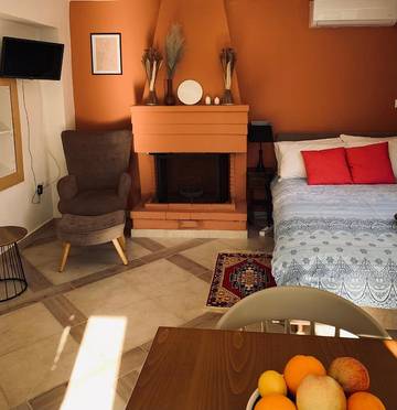 Gîte pour 2 personnes, avec jardin et vue dans Leonidion