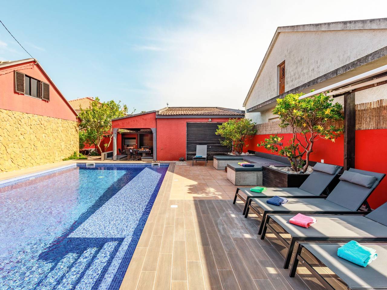 Aroeira Pool House in Aroeira, Charneca de Caparica e Sobreda