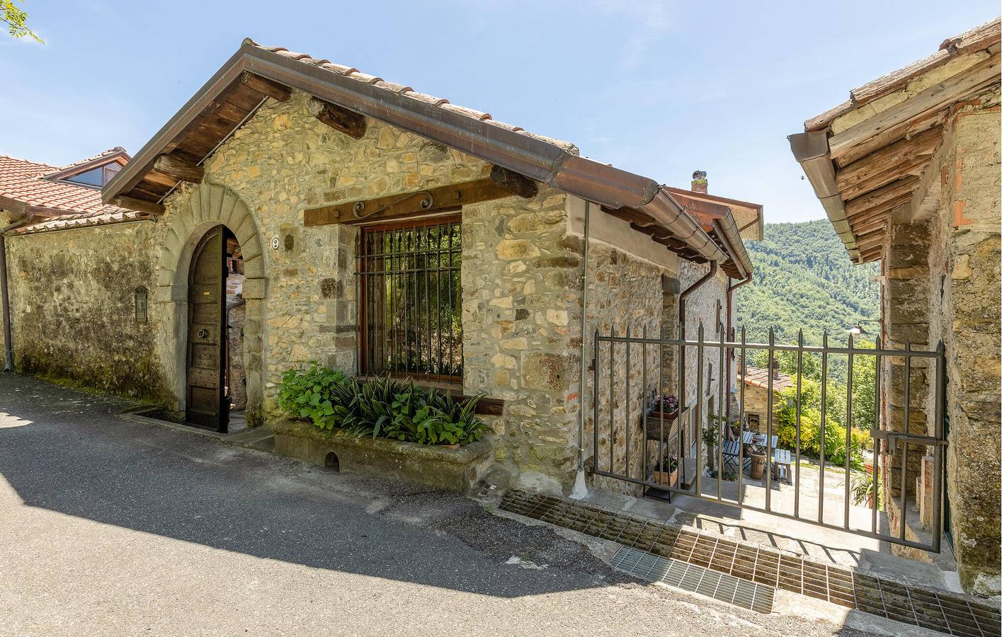 Ganze Ferienwohnung, Obergeschosswohnung mit Pool & WiFi, Comano in Comano, Nationalpark Toskanisch-Emilianischer Apennin