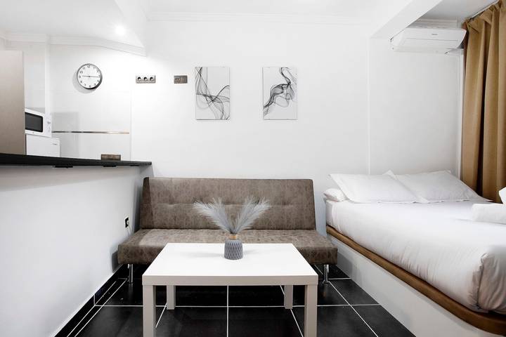 Ganzes Studio, Einzimmerapartment 'Estudio Centro De Torremolinos' mit Wlan und Klimaanlage in Torremolinos Zentrum, Torremolinos