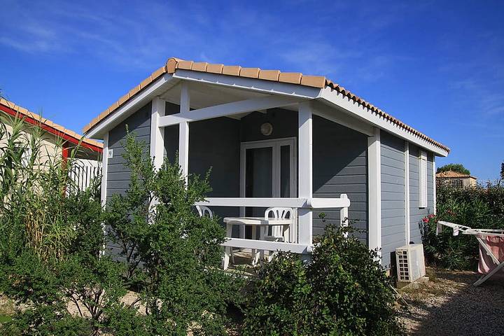 Ferienwohnung für 4 Personen, mit Terrasse und Garten sowie Pool in Les Ayguades