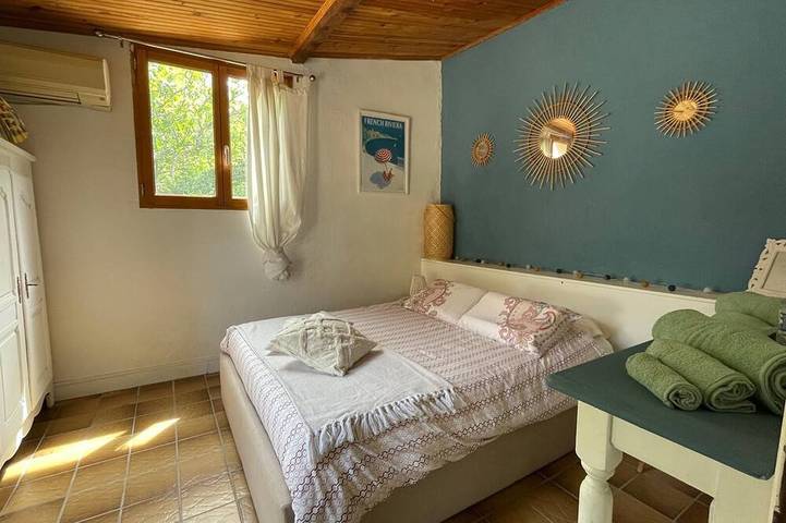 Location de vacances pour 12 personnes, avec jacuzzi et piscine, animaux acceptés à Évenos - 4