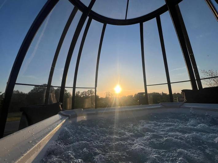 Location de vacances pour 12 personnes, avec Jacuzzi et Terrasse ainsi que Jardin et Vue à Momignies
