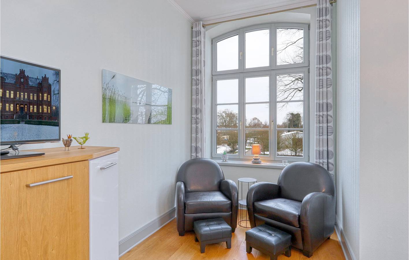 Ganze Ferienwohnung, Ferienwohnung am See mit Terrasse, Parkplatz & TV | Krakow am See in Alt Sammit, Krakow am See