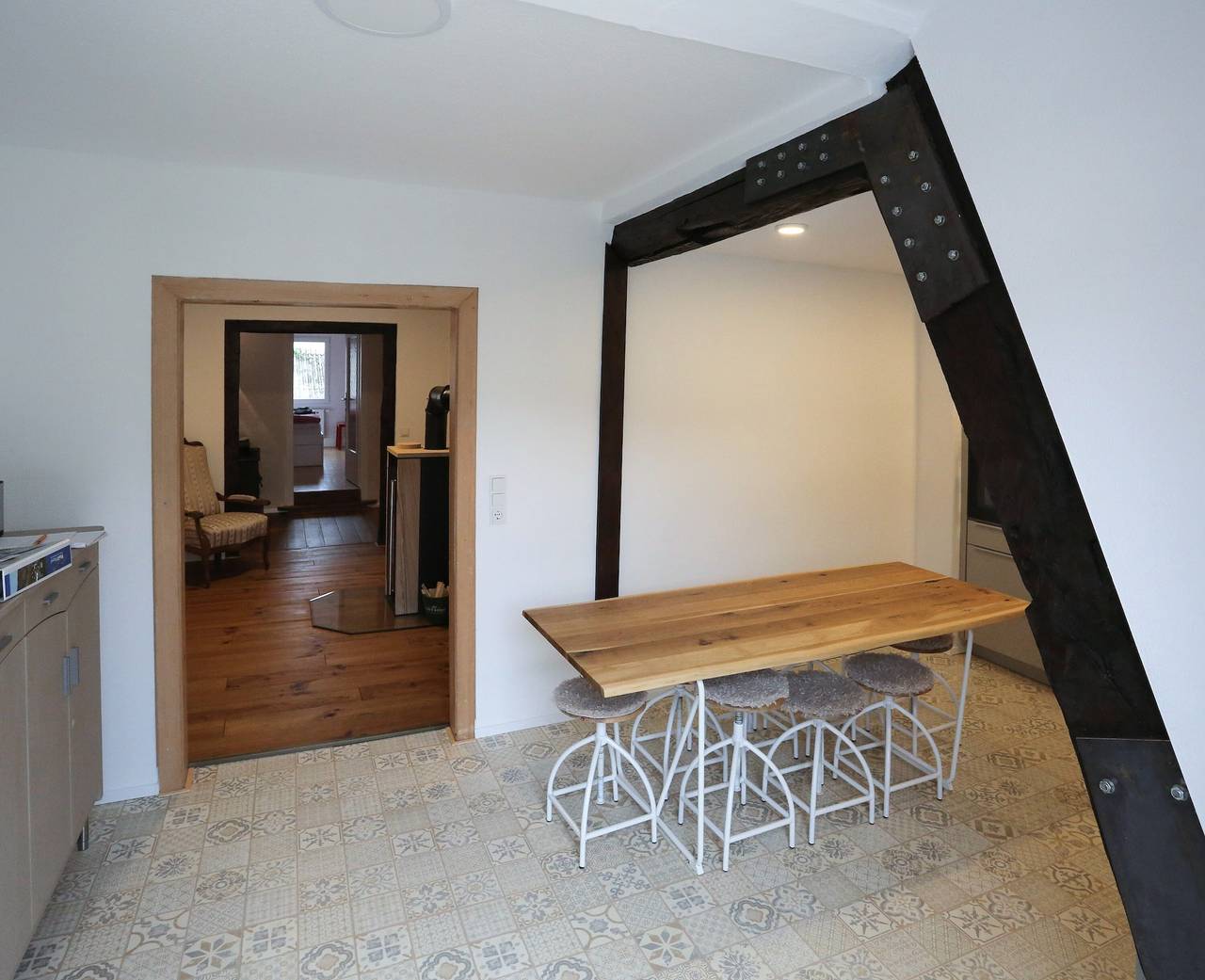 Ganze Wohnung, Apartment „Quartierblancdenoir Blanc“ mit privater Terrasse und Wlan in Reil, Bernkastel-Kues & Umgebung