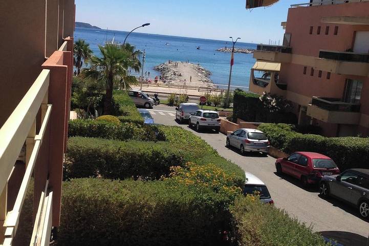 Gîte pour 4 personnes, avec balcon dans Plage Des Tamaris Cavalaire Sur Mer