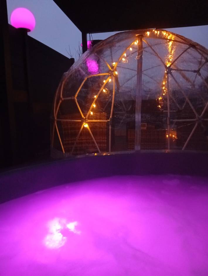 Appartement entier, Love room la courtisane - spa sur terrasse de 40 m2 - love-room-alsace-67 in Niederbronn-les-Bains, Nord de l'Alsace