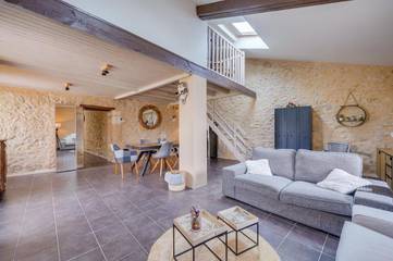 Gîte pour 4 personnes, avec jardin et terrasse à Yvrac