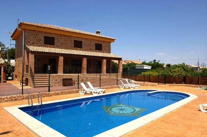 Casa rural para 16 personas, con Terraza además de Jardín y Piscina en Lorquí