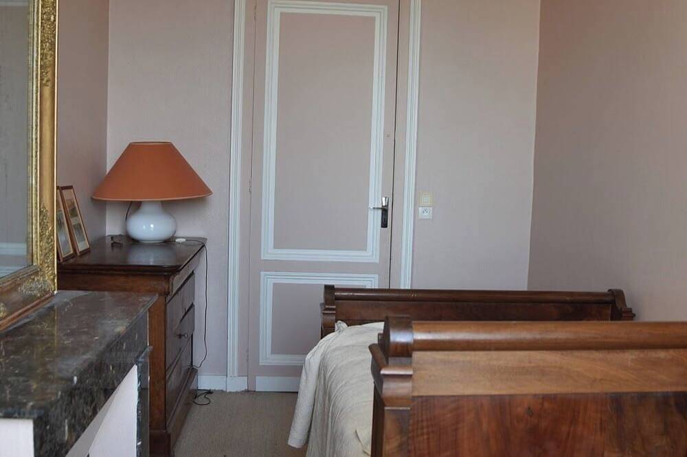 Clos Peyredoulle: 4-star hotel with a pool, billiards, and grounds in Blaye, Blaye und Umgebung