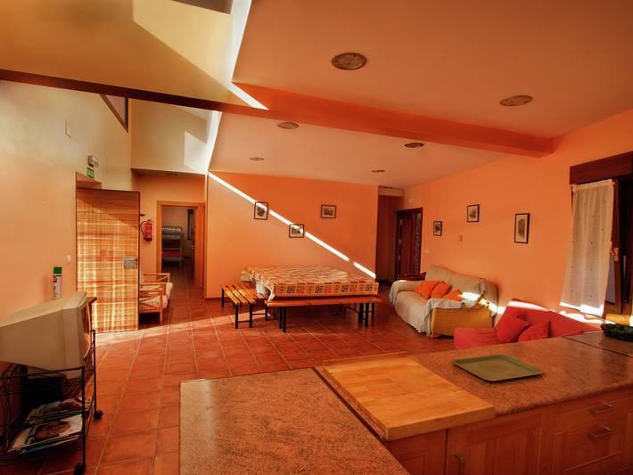 Chalet para 18 personas, con Terraza además de Jardín y Piscina en el País Vasco - 2